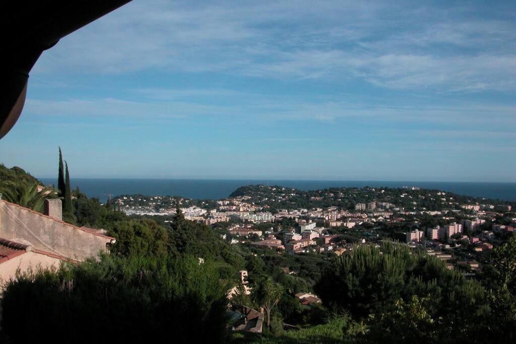 Appartement Rez De Jardin Dans Villa Vue Mer Cavalaire-sur-Mer Extérieur photo